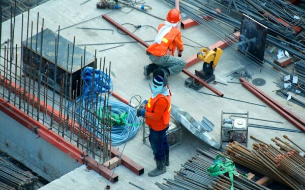 Contratação de Pedreiro e Mestre de Obras: O que Exigir no Contrato: Quanto Custa a Mão de Obra Especializada