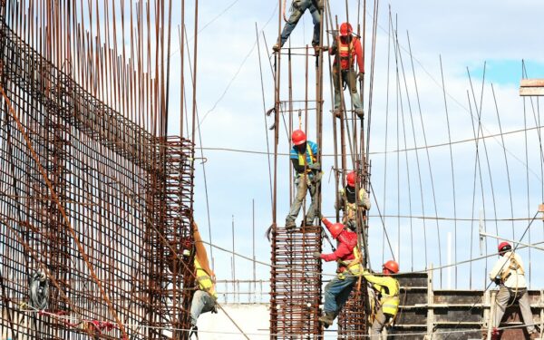 Demolição Controlada em Reformas: Como Derrubar Paredes sem Danificar Tubulações Ocultas