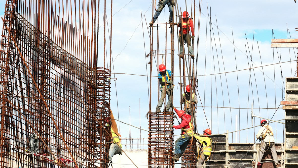 Demolição Controlada em Reformas: Como Derrubar Paredes sem Danificar Tubulações Ocultas